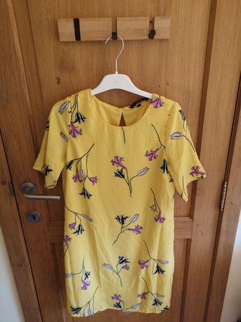Robe fluide fleurie en jaune Vero Moda Xs
