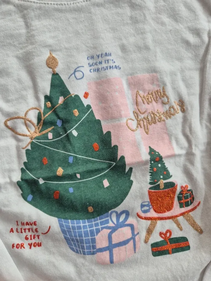 Lot T-shirts de Noël 6 ans en très bon état ! - photo numéro 5