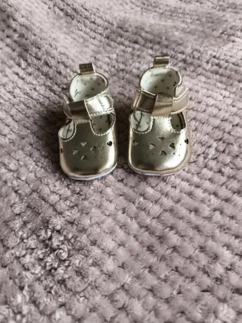 Paire de chaussures de taille 0-3 mois