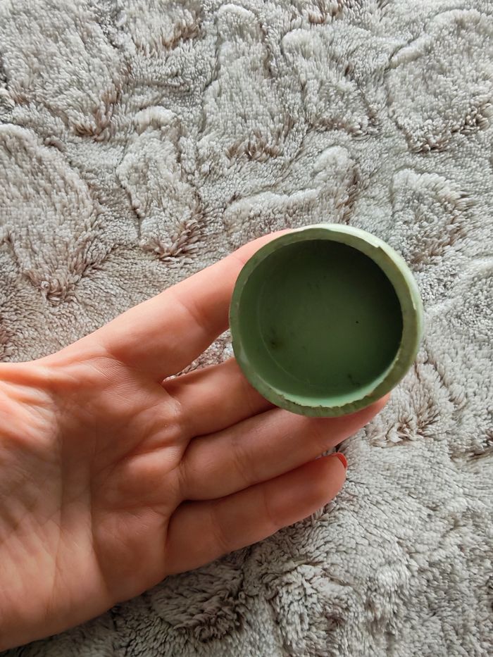 Jouet décoration petit coffre avec dauphins sur un socle - photo numéro 5