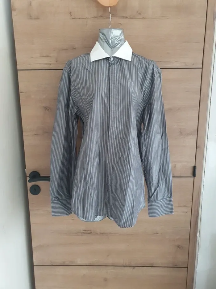 Chemise à rayures col blanc