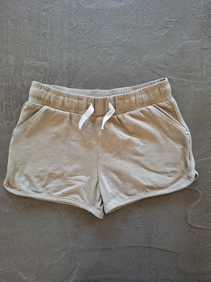 Short kaki