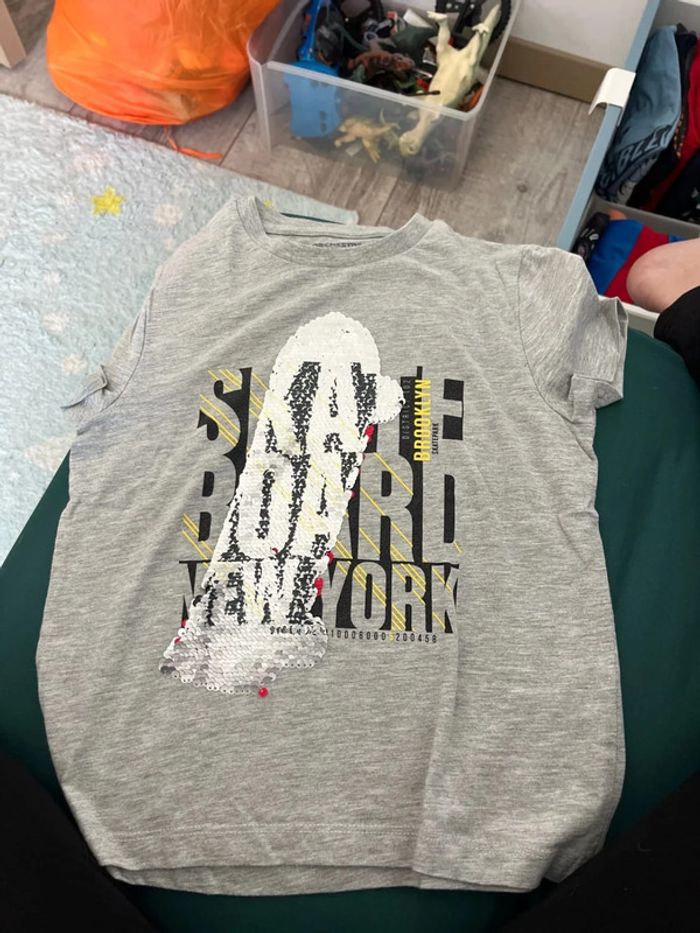 TEE shirt manches courtes taille 6 ans - photo numéro 3