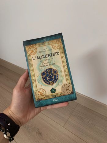 Livre L'alchimiste : Les secrets de l'immortel Nicolas Flamel • Michael Scott