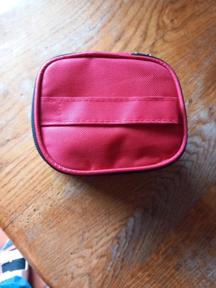 🎅trousse Neuf 1er secours ou autre - photo numéro 2