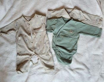 1 pyjama  + 2 bodys garçon  dreambaby taille 50/56
