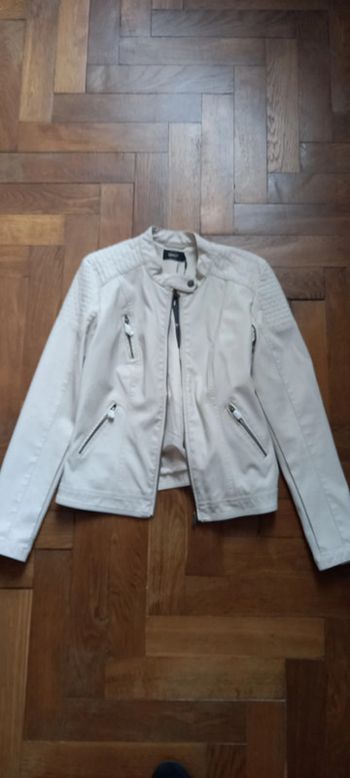 Veste simili