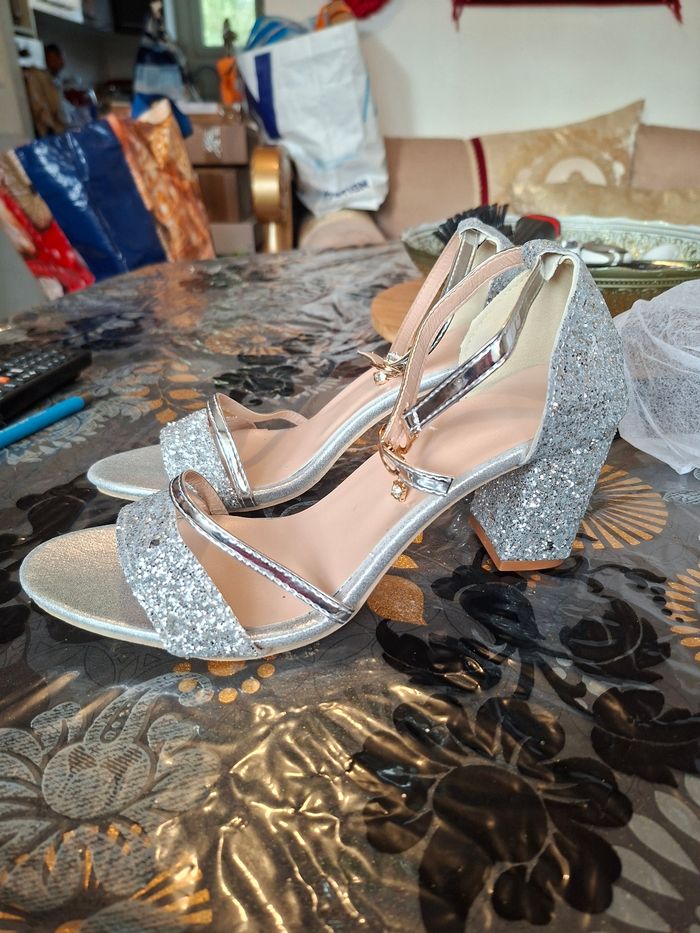 Chaussure a tallon 7, 5 cm  argenté femme taille 43 neuf prix 10 euro - photo numéro 2