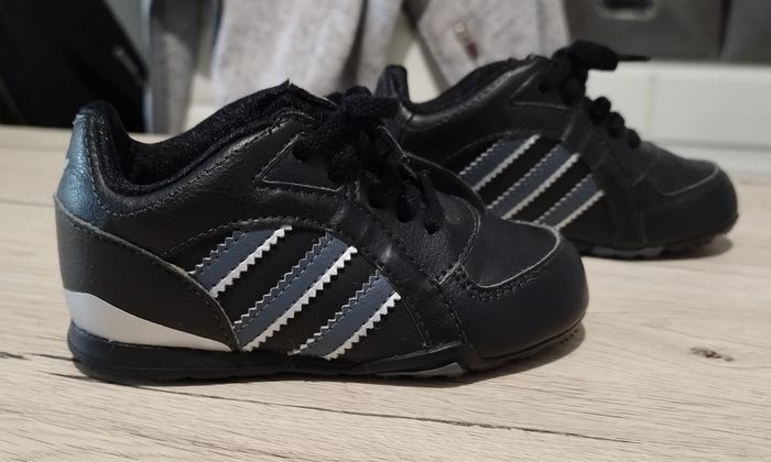Basket Adidas, pointure 22 - photo numéro 7
