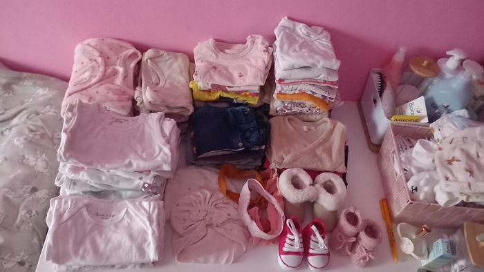 Gros lots de vêtement tout et pas en photo