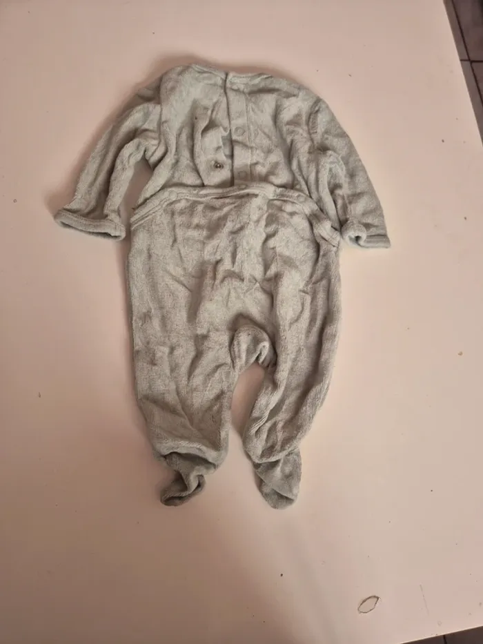 Pyjamas 1 mois - photo numéro 3