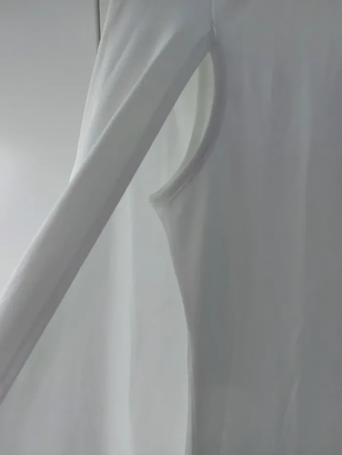 Robe blanche manches style cape - photo numéro 3