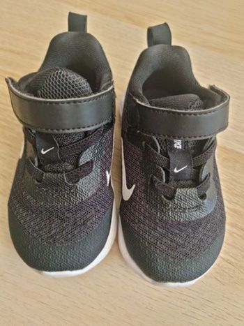😍🤩😍👌Superbes Baskets nike mixte pointure 21 (mises 1 fois) 👌🤩😍