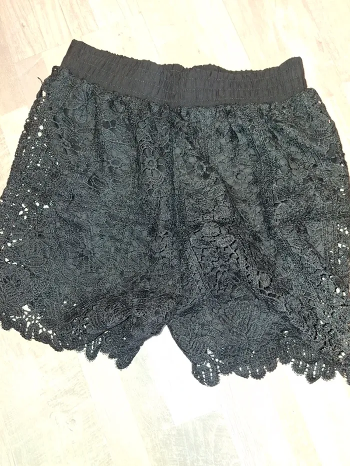 Short dentelle noire - photo numéro 2