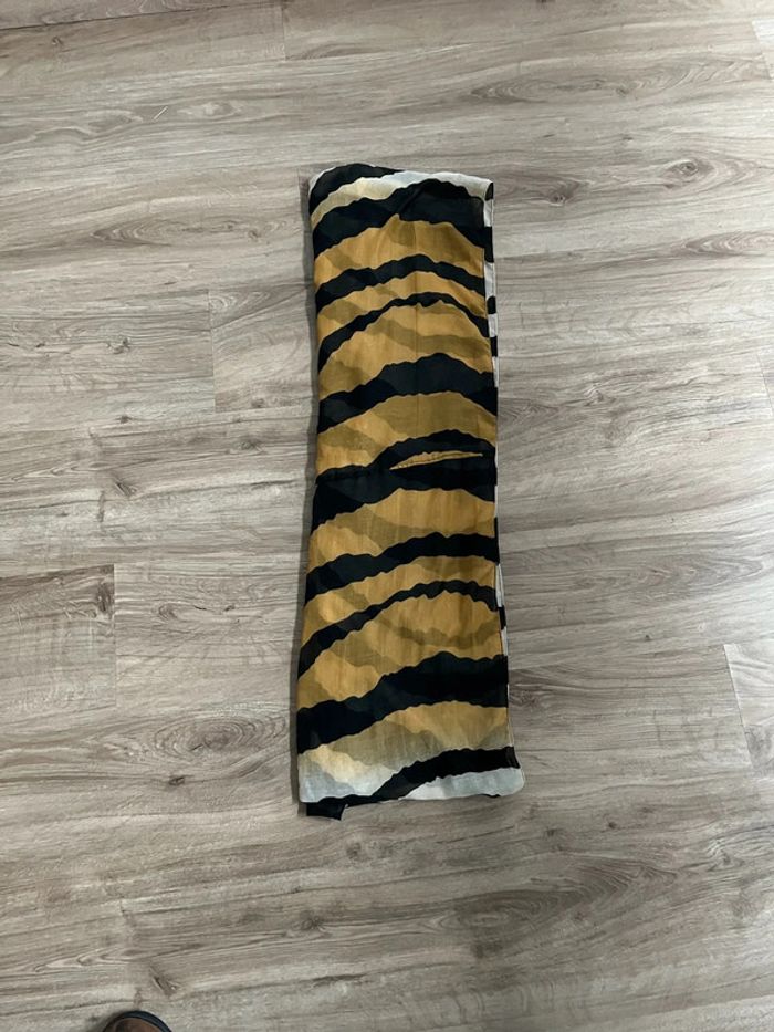 Foulard châle panthère femme très bon état