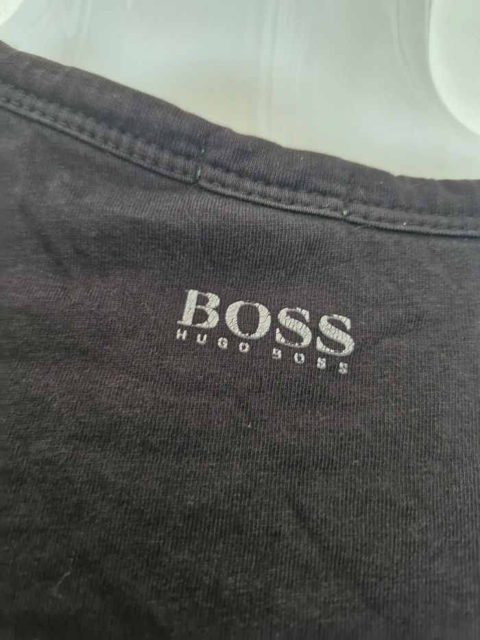 Très beau tshirt imprimé Hugo Boss - photo numéro 8