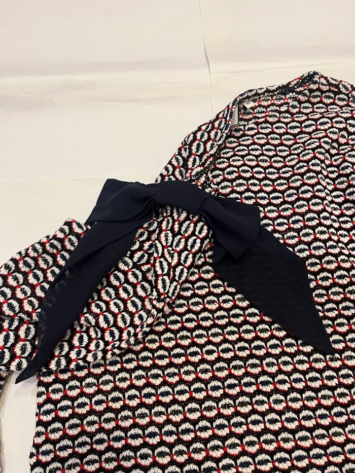 Pull manches longues à motifs  et noeud sur l’épaule noir blanc et rouge naf naf taille XS/34 - photo numéro 4
