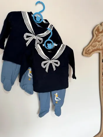 2 ensembles 3-6 mois jumeaux ou jumelles