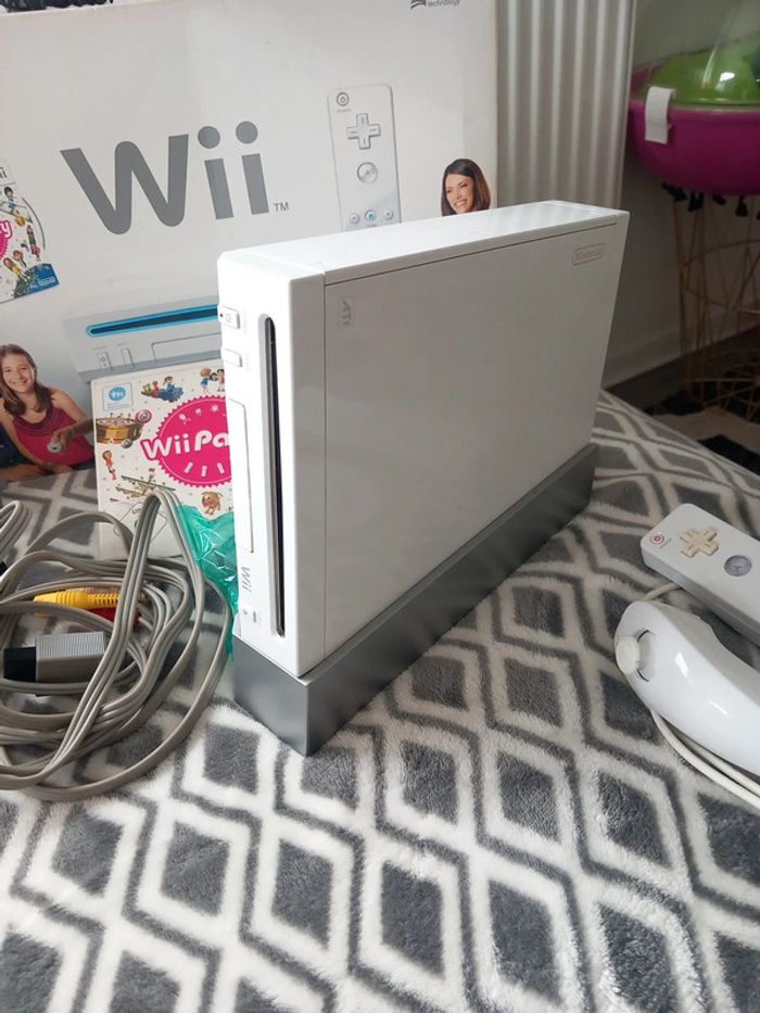 Wii blanche en boite complete avec 3 jeux - photo numéro 3