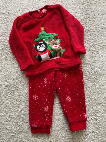Pyjama 2 pièces de Noël taille 18 mois dessin cerf pingouin sapin