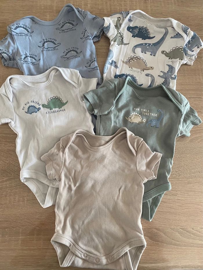 Lot de 5 bodys taille 1 mois
