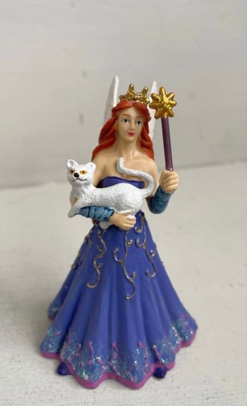 Fée avec son chat ou sa fouine