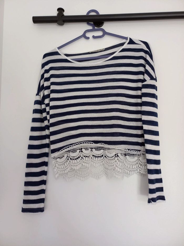 Pull fin marinière avec dentelles