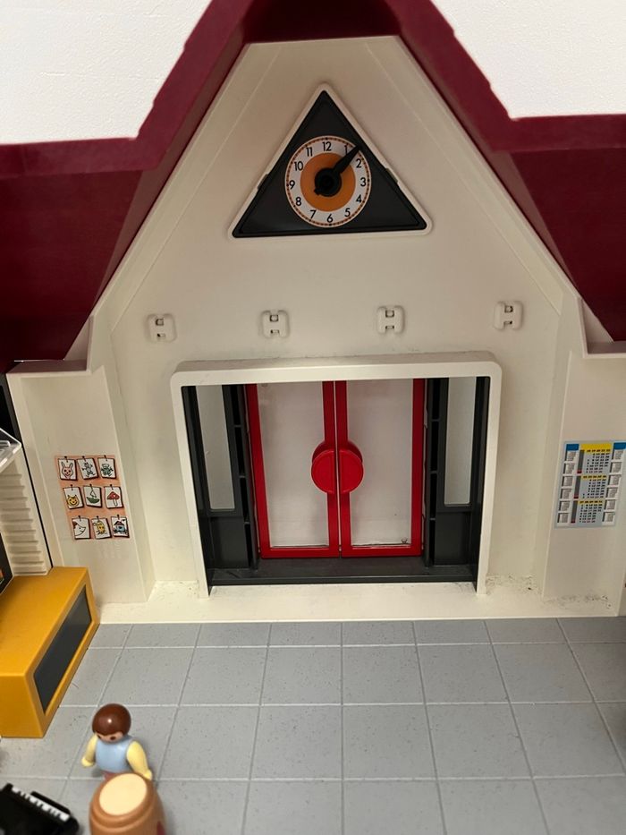 École playmobil - photo numéro 3