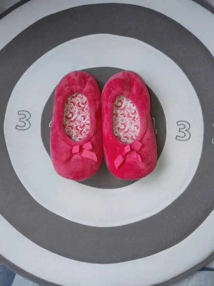 Pantoufles fille taille 23/24 - photo numéro 2