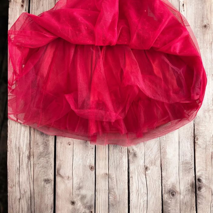 🌸 Magnifique robe rouge pailletée mis 1heure - Taille 5/6 ans 🌸 - photo numéro 4