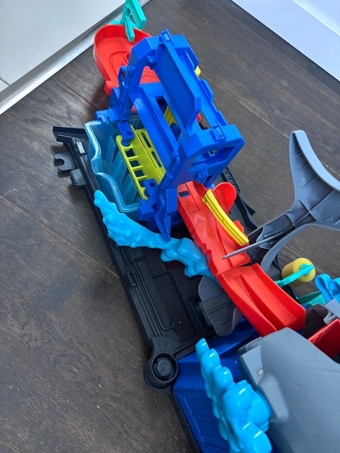 Station de lavage requin hot wheels - photo numéro 5