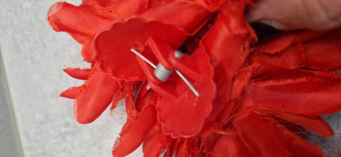 Pince à cheveux fleur rouge - Bon état - photo numéro 2