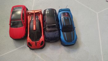 🚗 Lot de 4 petites voitures – Jouet enfant