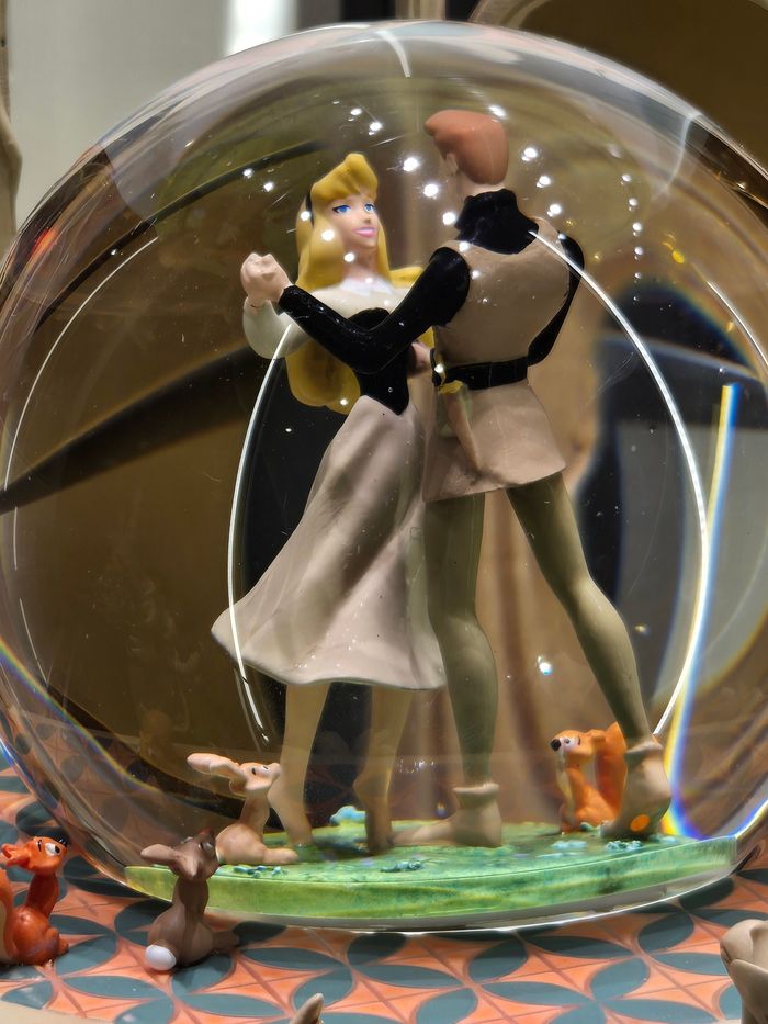 Snowglobe La belle au bois dormant - photo numéro 3
