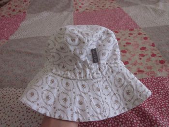 Chapeau d'été blanc motif éléphants