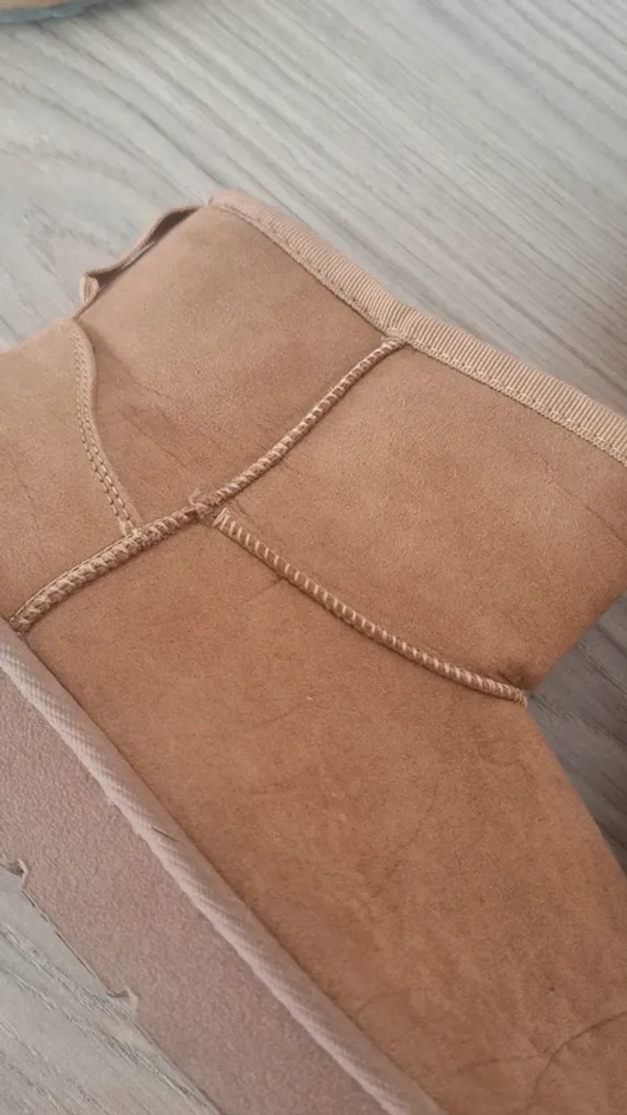 Bottes fourrées- Neuves - taille 41 - Très chaude LA paire tendance - photo numéro 4