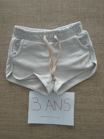 Short 3 ans