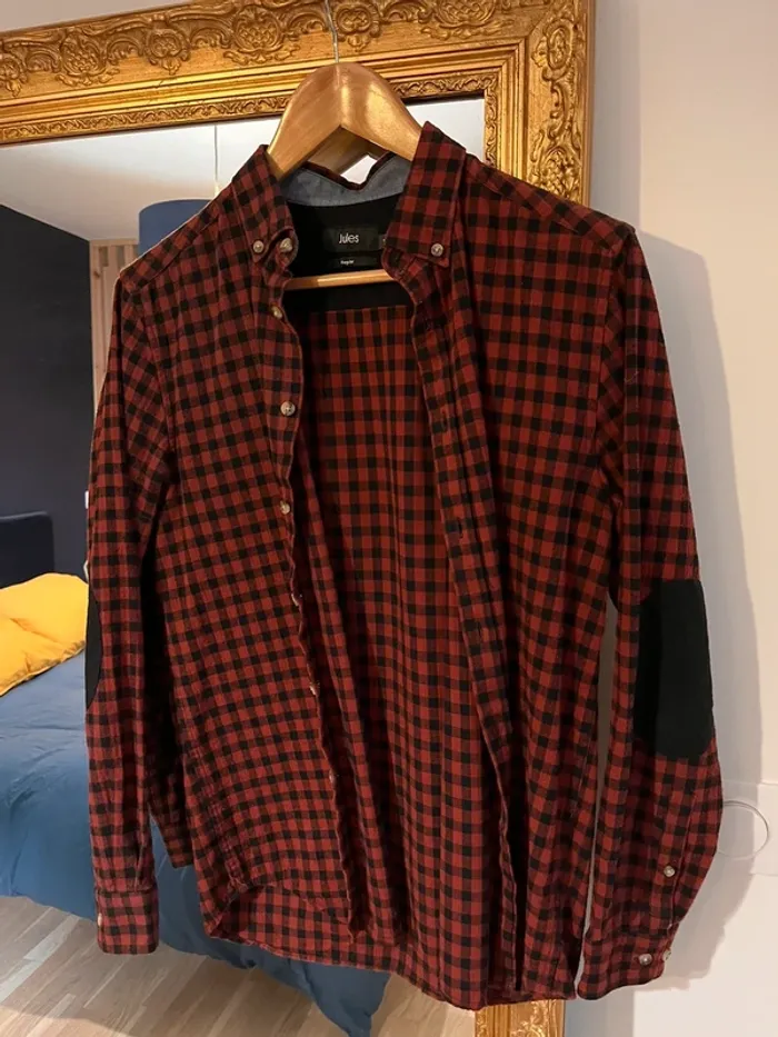 Chemise à carreaux rouge et noir