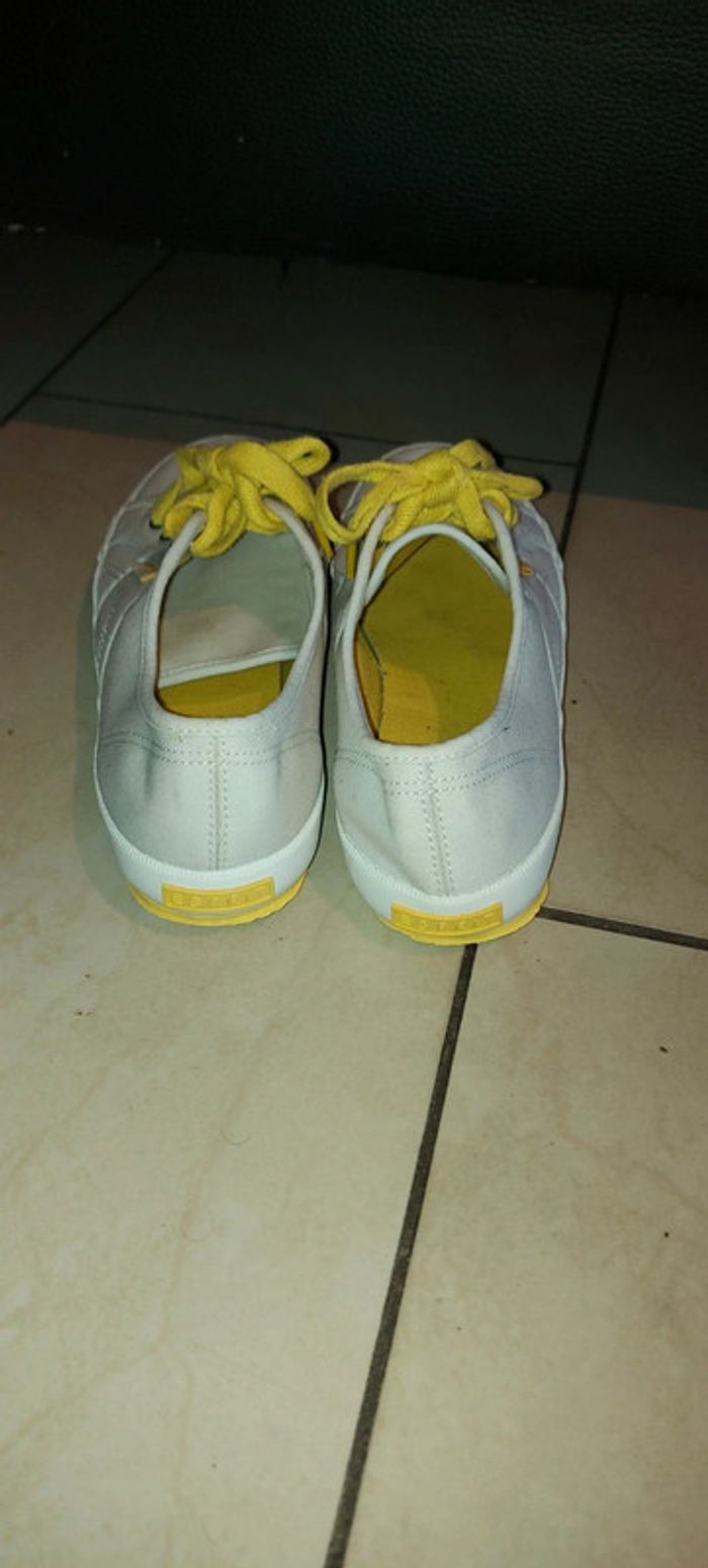 👟 Baskets Esprit blanches à lacets jaunes – Pointure 40 - photo numéro 5