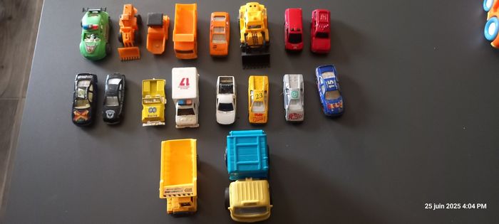 18 petites voitures