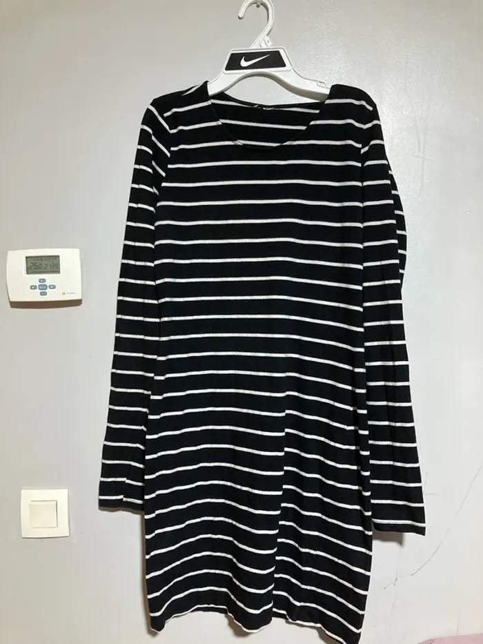 Robe mi-longue manches longues – Taille M