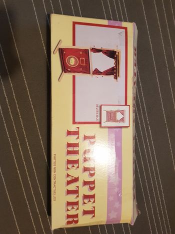 Beau théâtre de marionettes + 2 marionettes