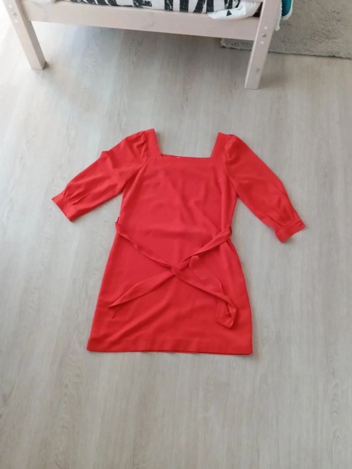 Robe rouge manche mi longues