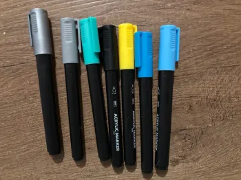 Lot de 7 feutres acrylique neuf