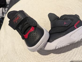 Jordan bébé neuf pointure 17