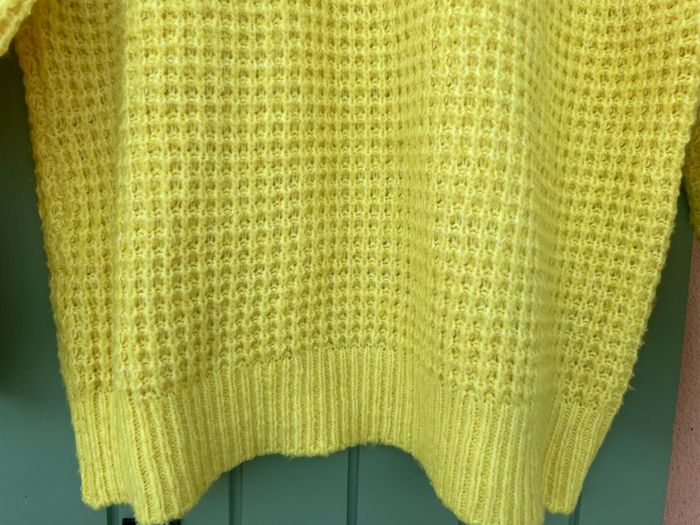 Pull en laine jaune - photo numéro 4