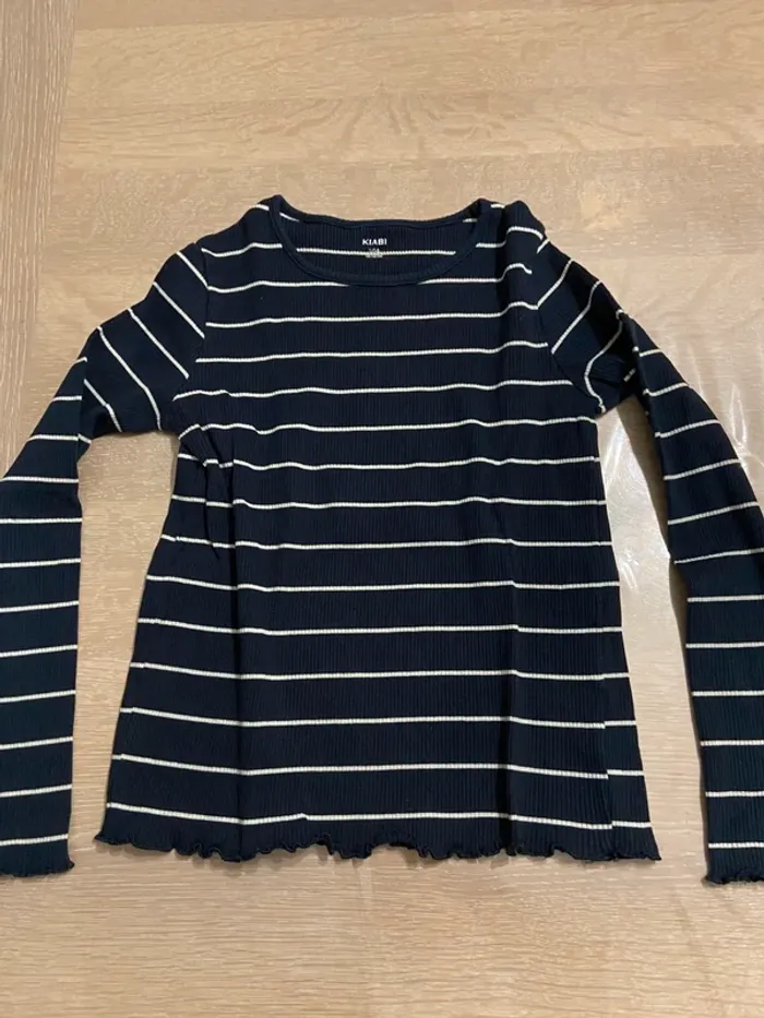 Lot de deux. T-shirts manches longues 10 ans. - photo numéro 2