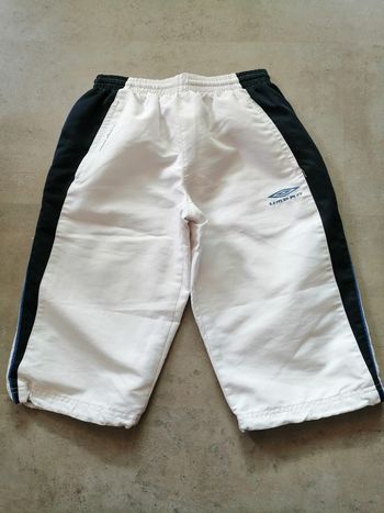 Pantacourt blanc et bleu marine Umbro Taille 12/14 ans