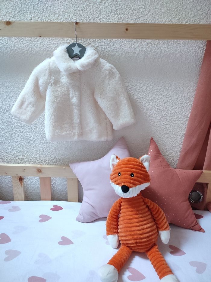 Manteau fausse fourrure bébé fille - 6 mois - Très bon état - Pommette