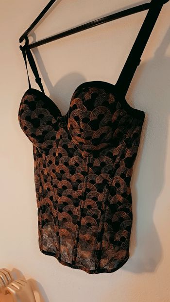 Guêpière Lou – 90D – Dentelle noir & cuivre – Option portes-jarretelles